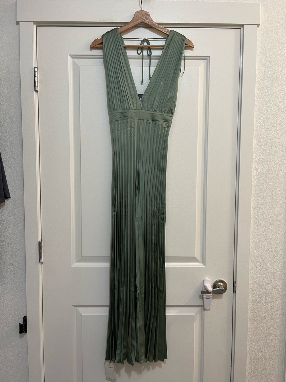 Abercrombie & Fitch Giselle Pleated Jumpsuit - Picture 2 of 8